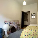 Rent a room of 200 m² in lisbon