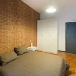 Rent a room of 400 m² in madrid