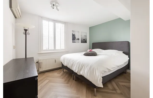 Huur 3 slaapkamer appartement van 120 m² in Domplein, Neude, Janskerkhof