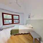 Rent a room of 225 m² in Valencia