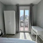 Rent 4 bedroom apartment in Barcelona