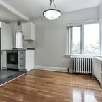 Appartement de 613 m² avec 1 chambre(s) en location à Toronto