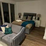 Rent 1 bedroom flat of 6128 m² in Bracknell