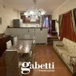 Rent 8 bedroom house of 350 m² in Vitulazio