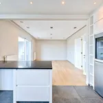 Huur 4 slaapkamer appartement van 259 m² in Ixelles