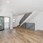 Rent 4 bedroom apartment of 185 m² in sherman oaks