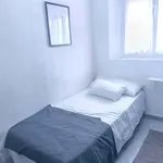 Rent a room of 230 m² in Sevilla