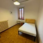 Rent 4 bedroom apartment of 95 m² in Milan