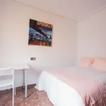 Rent a room of 130 m² in valencia