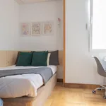 Rent 5 bedroom apartment in Madrid