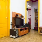 Rent 3 bedroom apartment in Barcelona