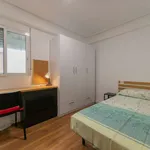 Rent a room of 90 m² in valencia