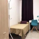 Rent 4 bedroom apartment in Barcelona