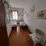 Rent 2 bedroom apartment of 90 m² in padova