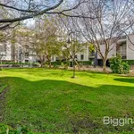 Rent 3 bedroom apartment in Port Melbourne