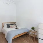 Rent a room of 200 m² in madrid