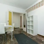 Rent a room of 130 m² in granada