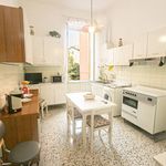 Rent 5 bedroom apartment of 100 m² in Genoa