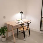 Rent 4 bedroom apartment of 54 m² in Barcelona