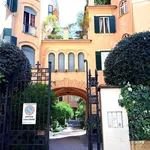 Rent 5 bedroom apartment of 230 m² in Roma