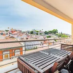 Rent 2 bedroom apartment of 1076 m² in Lisbon