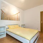 Rent a room of 140 m² in madrid