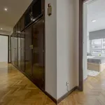 Rent a room of 220 m² in madrid