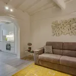 Rent 1 bedroom apartment of 75 m² in Florence