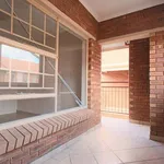 Rent 2 bedroom apartment of 90 m² in Pretoria