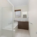 Rent 3 bedroom apartment in Canadian