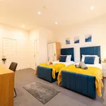 Rent 3 bedroom apartment of 61 m² in Leeds