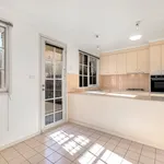 Rent 3 bedroom apartment in Caulfield North