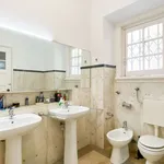 Rent a room of 210 m² in lisbon