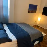 Rent 3 bedroom apartment in Toronto