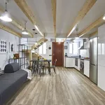 Rent 5 bedroom apartment of 95 m² in Barcelona