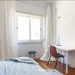 Rent a room of 80 m² in Lisbon