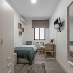 Rent a room of 200 m² in madrid