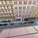 Pronajměte si 3 ložnic/e byt o rozloze 80 m² v Prague