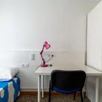 Rent 4 bedroom apartment in Valencia