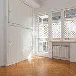 Rent 4 bedroom house of 250 m² in  Roma