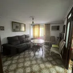 Rent 4 bedroom apartment of 89 m² in Seville