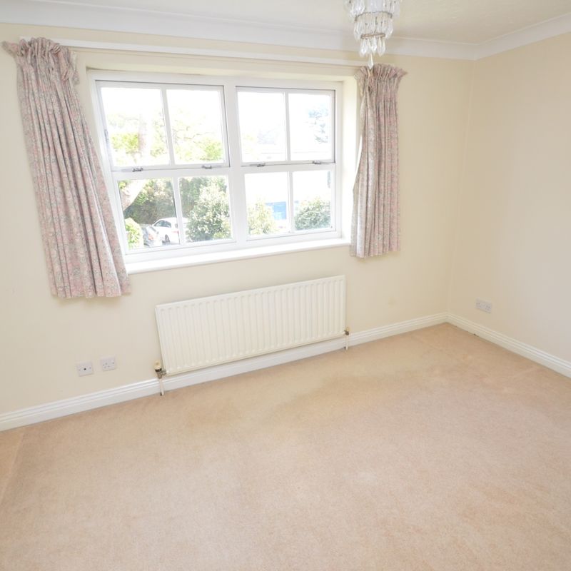 apartment for rent in Oak Court Pennington Close, Pennington, Lymington, Hampshire, SO41 Milford on Sea