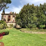 Rent 10 bedroom house of 320 m² in Todi