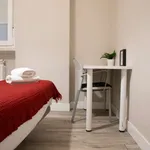 Rent 4 bedroom apartment in madrid