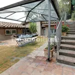 Rent 5 bedroom house of 186 m² in Rome