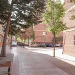 Rent 4 bedroom apartment of 70 m² in madrid