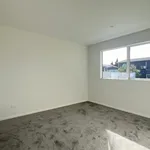 Rent 4 bedroom house in Kaipātiki