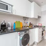 Rent a room of 80 m² in lisbon