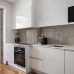 Rent 2 bedroom apartment of 764 m² in Lisbon