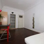 Rent a room of 100 m² in lisbon